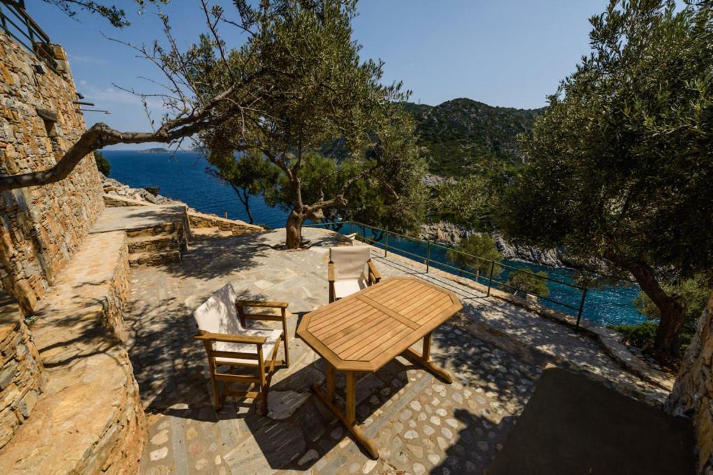 Casa Milos Stone Chalets Alonnisos Town Exterior photo